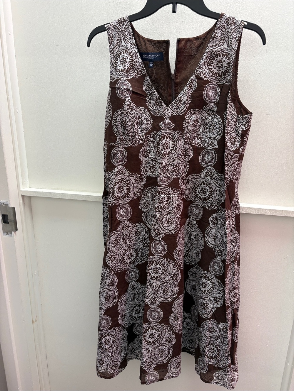 Jones New York Brown & White Printed V-Neck Midi Dress